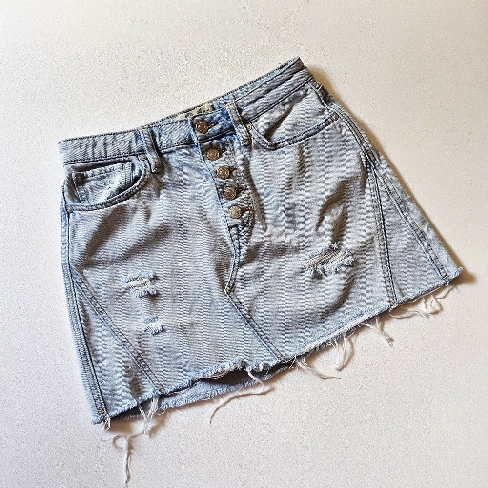 Free People We the Free Mini Skirt Distressed Ripped Blue Denim Size 26/ US 2 XS
